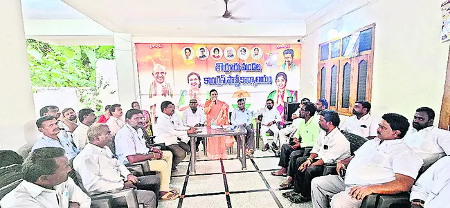 ప్రభుత్వం చేసే పనులను ప్రజలకు తెలపాలి
