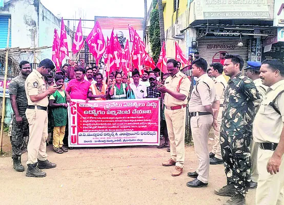 పలాసలో కార్మిక హక్కులకు భంగం