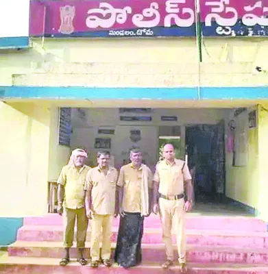 జీపీ కార్మికుల ఆందోళన 