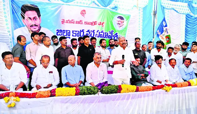 నియంతను తలపిస్తున్న చంద్రబాబు