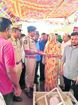 ఖాజావలి కుటుంబానికి అండగా ఉంటాం