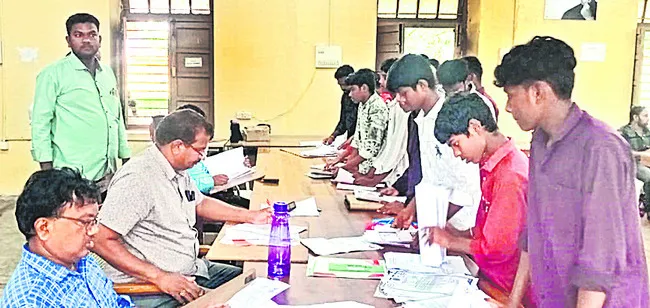 పాలిసెట్ ర్యాంకర్ల సర్టిఫికెట్ల పరిశీలన