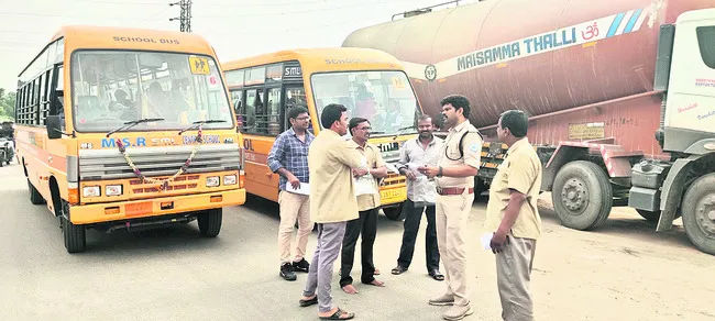 ఫిట్లెస్ బస్సులపై నిఘా