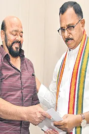 Konda Murali gives six-page letter to Congress disciplinary committee11