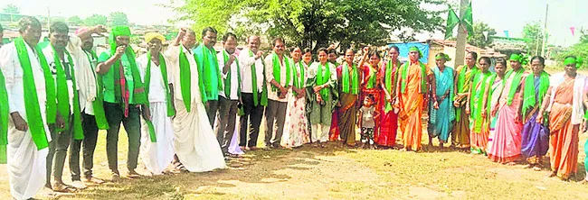 సీతక్క ఎదుగుదల ఓర్వలేకనే విమర్శలు