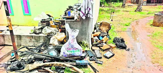 అగ్నిప్రమాదంలో రూ.10 లక్షల ఆస్తి నష్టం