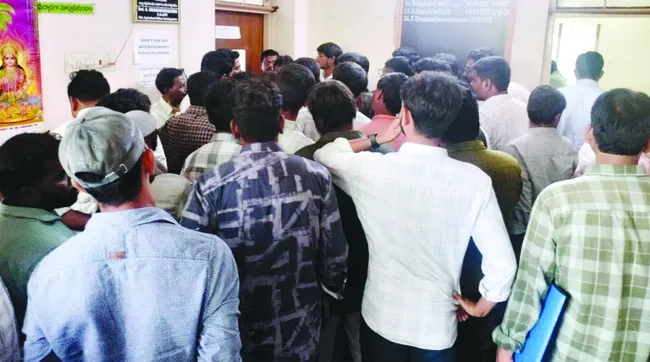 ప్రజాప్రతినిధుల సిఫార్సులకే ప్రాధాన్యత