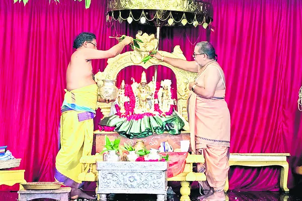 మట్టిని తొలగించి స్థలం కబ్జా..!