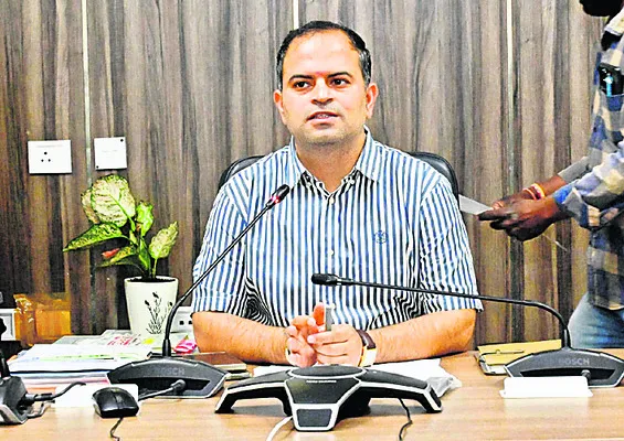 చిన్న కాళేశ్వరం పనుల్లో వేగం పెంచాలి