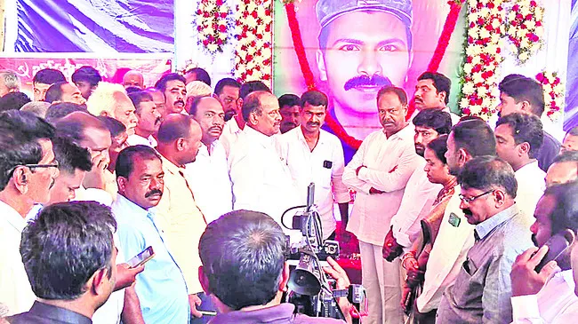 పేదల పక్షాన పోరాడిన గాజర్ల రవి