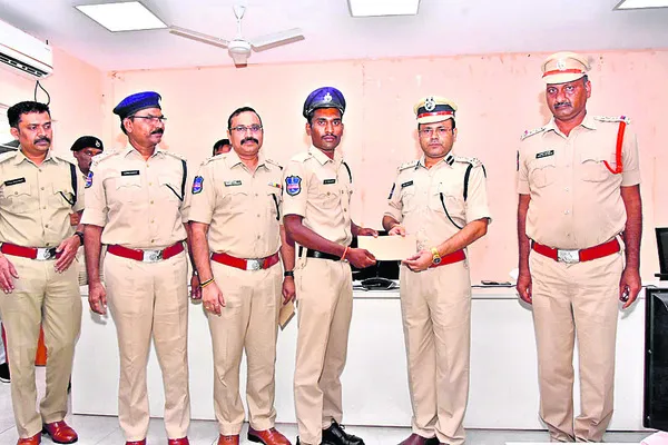 విధుల్లో నిర్లక్ష్యం వహిస్తే చర్యలు