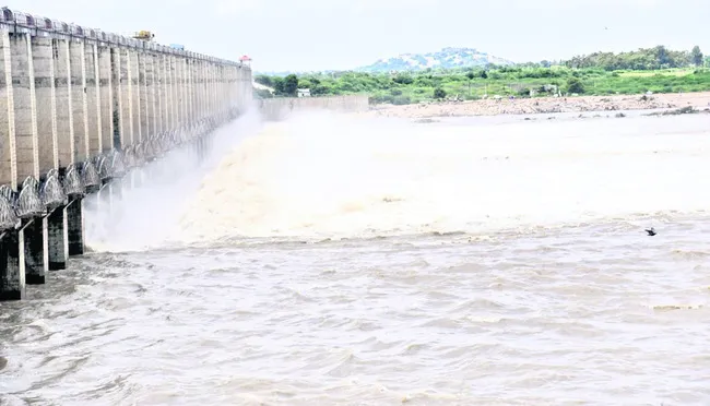 జూరాలకు నిలకడగా వరద