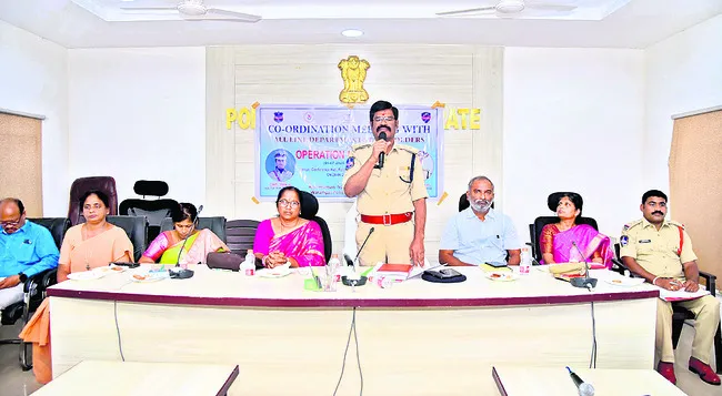 బాలల సంరక్షణకు పనిచేయాలి