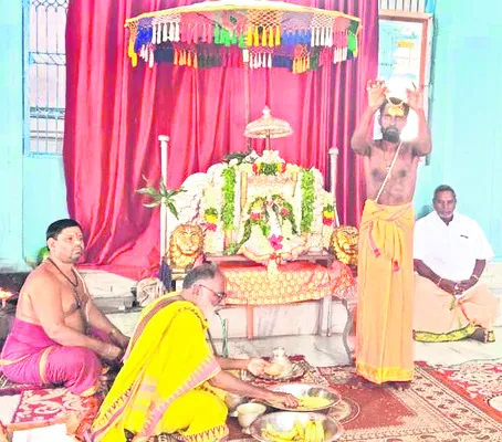 మట్టపల్లిలో నిత్యారాధనలు