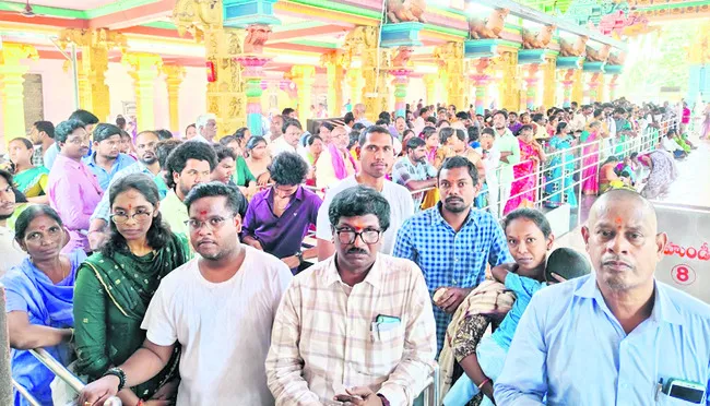 అంజన్నకు అభిషేక సేవ