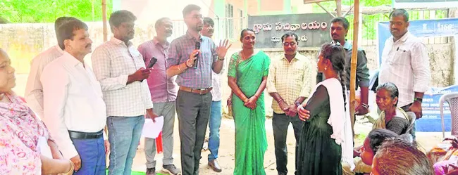 మౌలిక వసతుల కోసం గిరిజనుల మొర