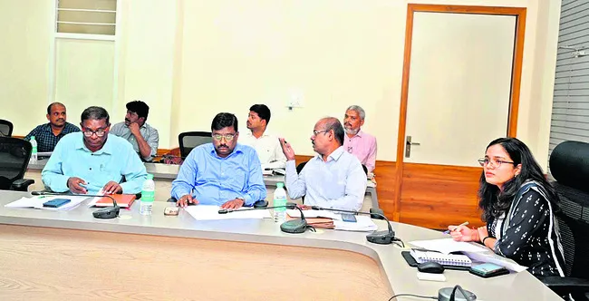రైతులకు నష్టం వాటిల్లకుండా పరిహారం
