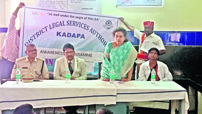 ఖైదీల ఆరోగ్యంపై అప్రమత్తత అవసరం