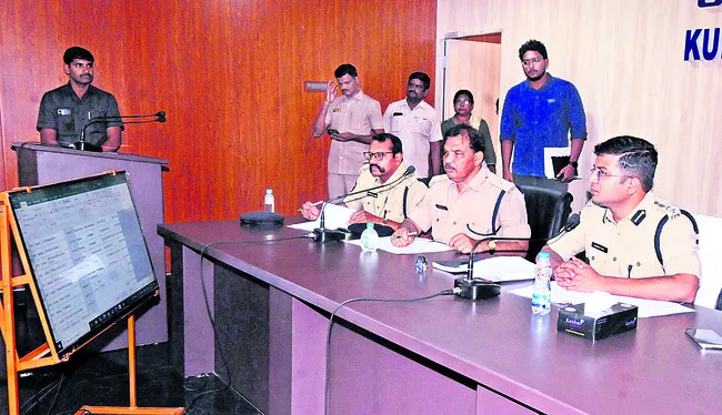 839 మంది మహిళా పోలీసులకు స్థానచలనం 