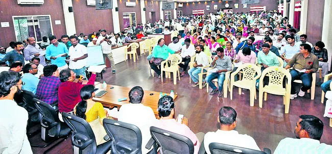 బదిలీల కౌన్సెలింగ్ గందరగోళం