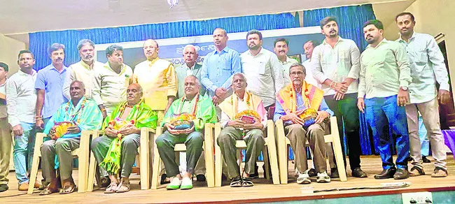 పదవిని కాపాడుకునేందుకే ఎమర్జెన్సీ