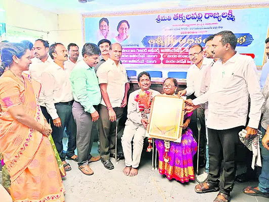 ప్రజలకు సేవ చేస్తేనే గుర్తింపు