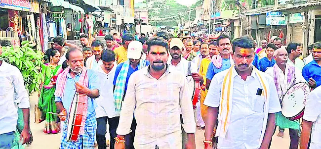 భక్తిశ్రద్ధలతో ముత్యాలమ్మకు బోనాలు