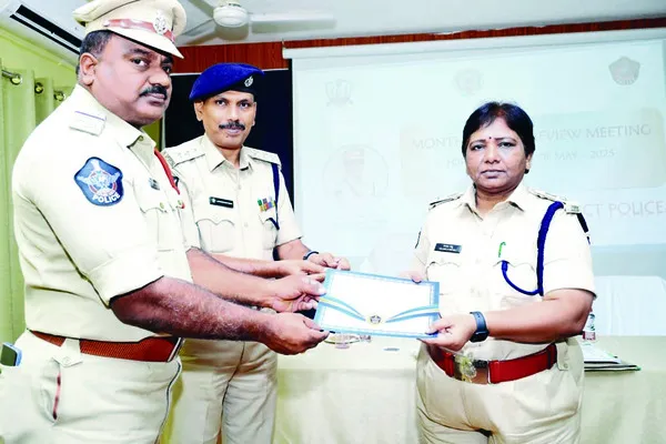 సమష్టి కృషితో నేర నియంత్రణ