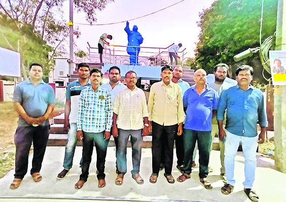 అంబేడ్కర్ విగ్రహావిష్కరణకు ఎమ్మెల్యే అడు!్డ