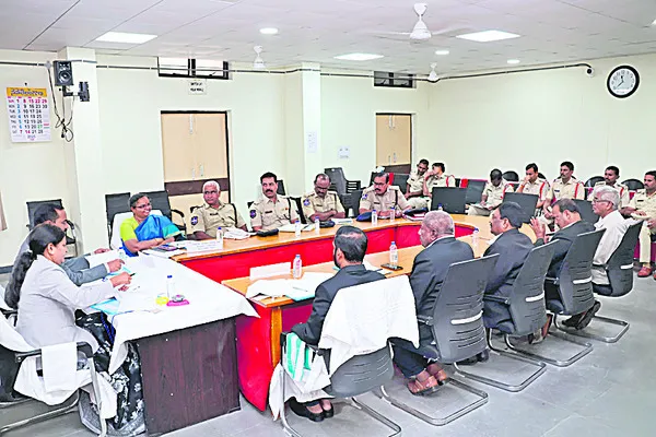 పెండింగ్ కేసులపై సత్వర నిర్ణయం
