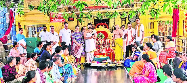 వేంకటేశ్వరస్వామి ఆలయంలో గోవింద నామస్మరణ