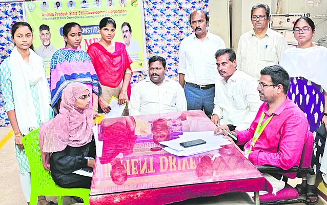 నిరుద్యోగులకు ఉపాధి కల్పనే లక్ష్యం