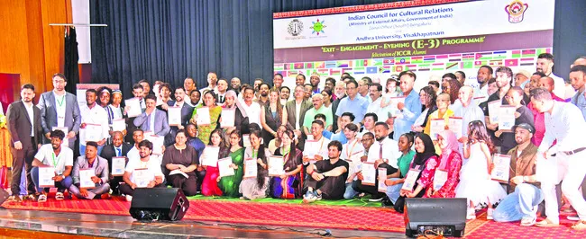 విదేశాలలో పూర్వ విద్యార్థుల సంఘాలు
