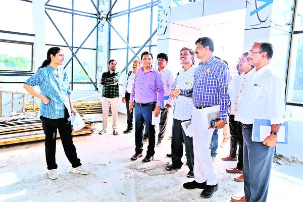 స్మార్ట్ సిటీ పెండింగ్ పనులు పూర్తి చేయండి