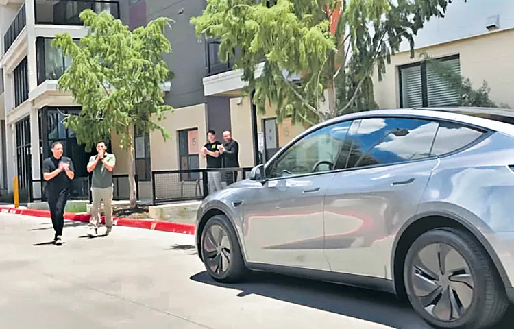 First fully autonomous car self delivery1