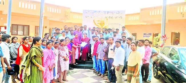 ఉదయాన్నే పారిశుధ్య పర్యవేక్షణ సరికాదు