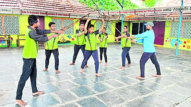 ఆత్మరక్షణ కోసం ఆయుధం 