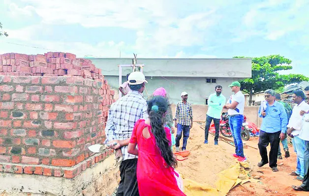 నిబంధనల ప్రకారం ఇళ్లు నిర్మించుకోవాలి
