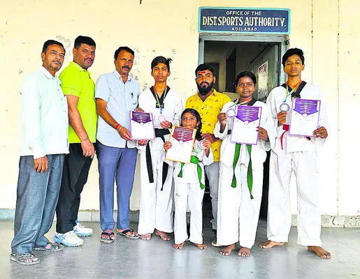 బాక్స్‌ కార్నర్‌లో పడి ఒకరు మృతి