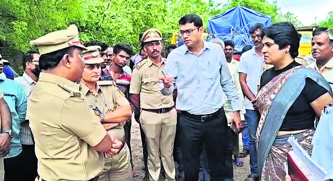 ఆర్టీఓ ఇన్‌స్పెక్టర్‌పై వేటుకు ఆదేశం