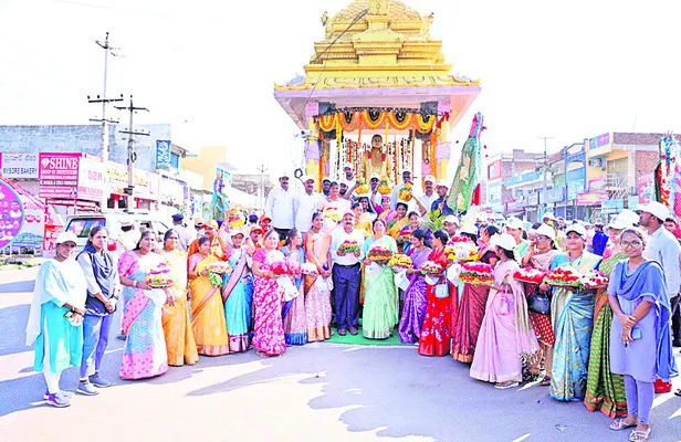 ఉచిత ప్రయాణం, విద్యుత్‌..
