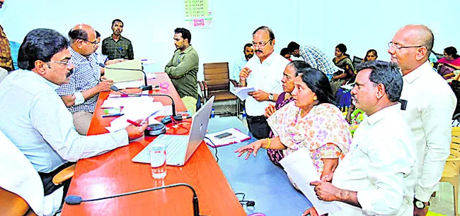 పీజీఆర్ఎస్ అర్జీలకు సత్వర పరిష్కారం