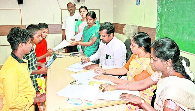 ముగ్గురు యువకుల అరెస్టు