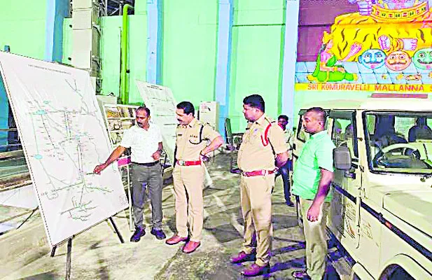 మల్లన్న సాగర్‌ను సందర్శించిన ఏసీపీ 
