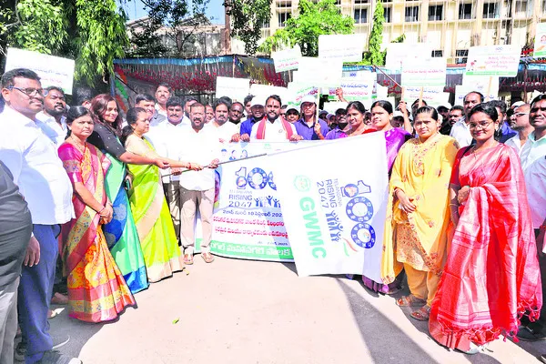 స్వరాష్ట్రంలో ప్రజాస్వామిక శకం ఆరంభం
