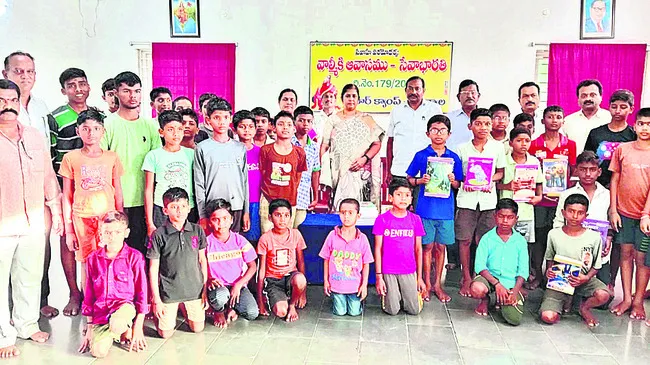 చదువుతోనే బంగారు భవిష్యత్