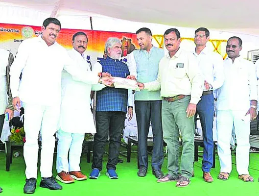 దుద్యాల్‌ తహసీల్‌కు అవార్డుల పంట 