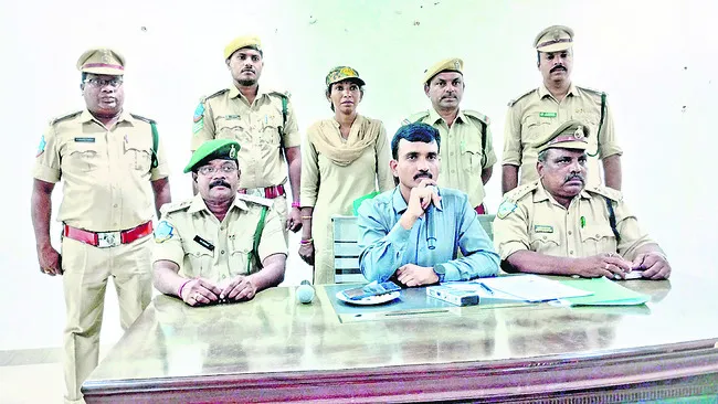 అటవీ భూములను ఆక్రమిస్తే చర్యలు