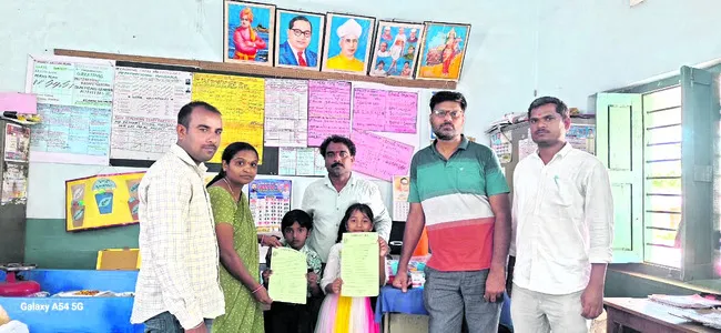 సర్కారు బడిలో పిల్లలు