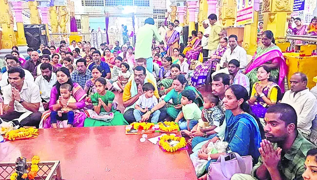 బాసరలో భక్తుల రద్దీ